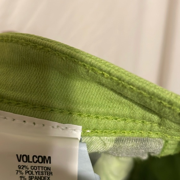 Volcom (Boy) - Picture 6 of 6